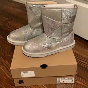 UGG Youth Sz 5 Classic Short ll Patchwork Boots